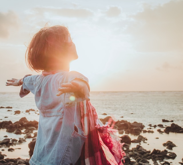 Woman looking at the sunset with arms wide open

The Kristi Jones Podcast- Intentional Living - Create a Life You Truly Love